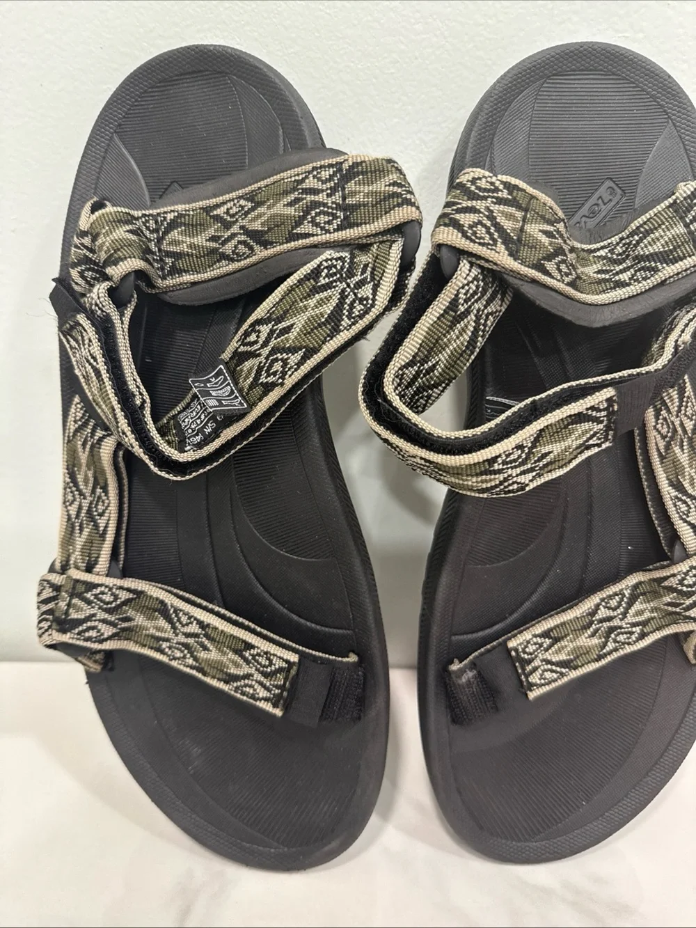 Outdoor Strap Sandals with Patterned Olive Straps
